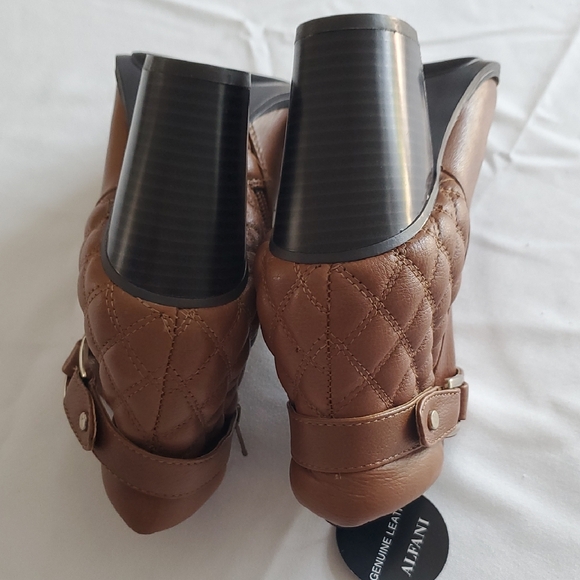 New 
Alfani Wakefield Women's Ankle Boots Brown Leather Zip Up, Size: 9.5M - Picture 10 of 15